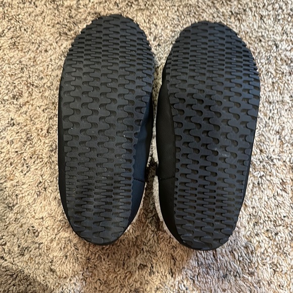 P448 Laby Slippers New In Box Size 38 - Picture 2 of 4